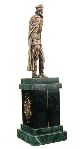 Настольные подарочные часы "Дзержинский" купить с доставкой Настольные подарочные часы "Дзержинский"
